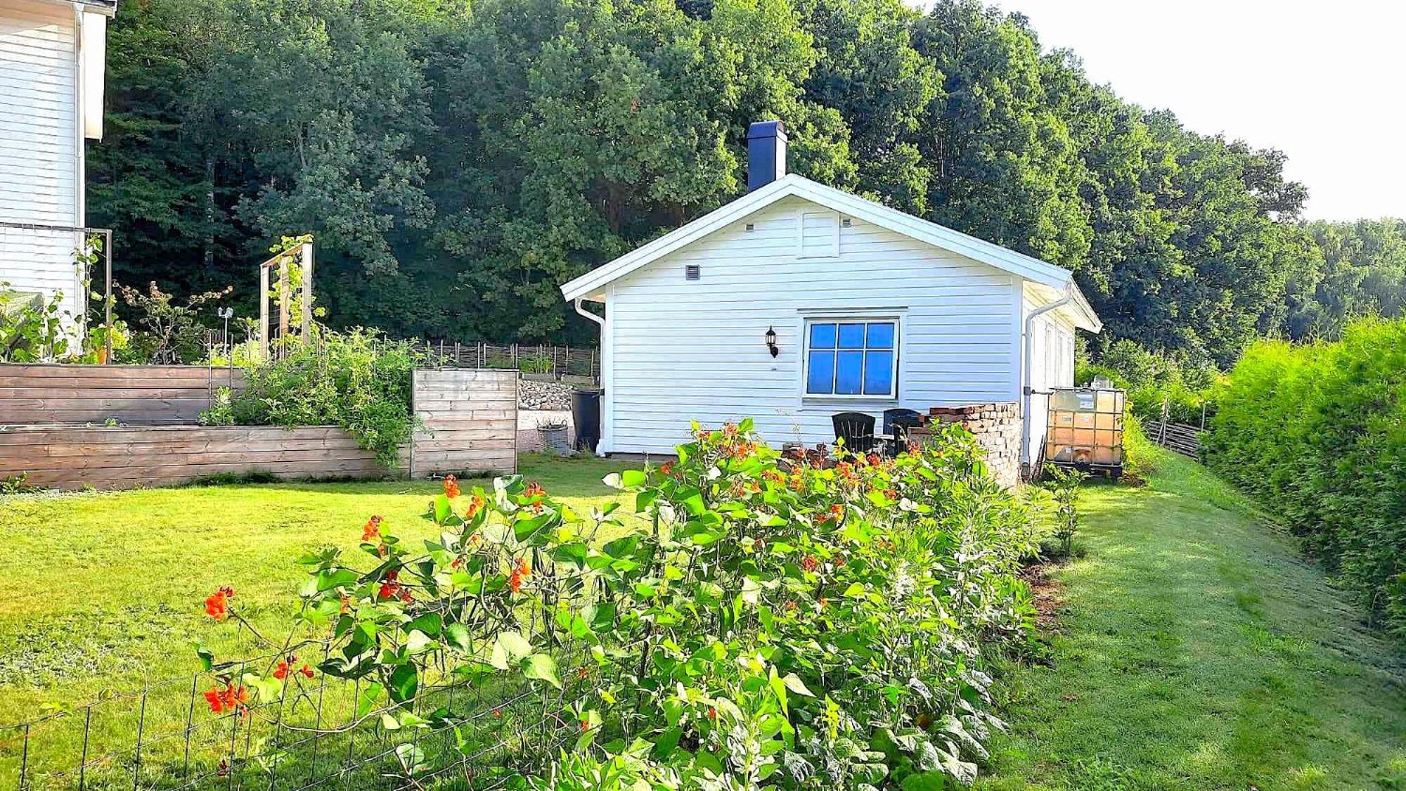 Boende - Stuga Naera Naturen, 3 Km Till Motala Centrum, Elbilsladdning Finns Pa Tomten - Privat Vaerd Exterior photo